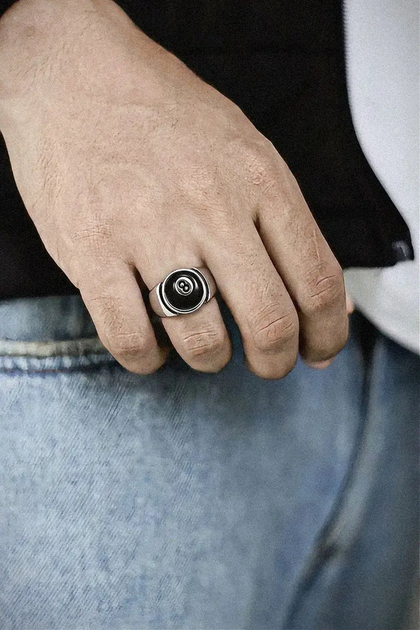 Unrols 8 Ball Ring