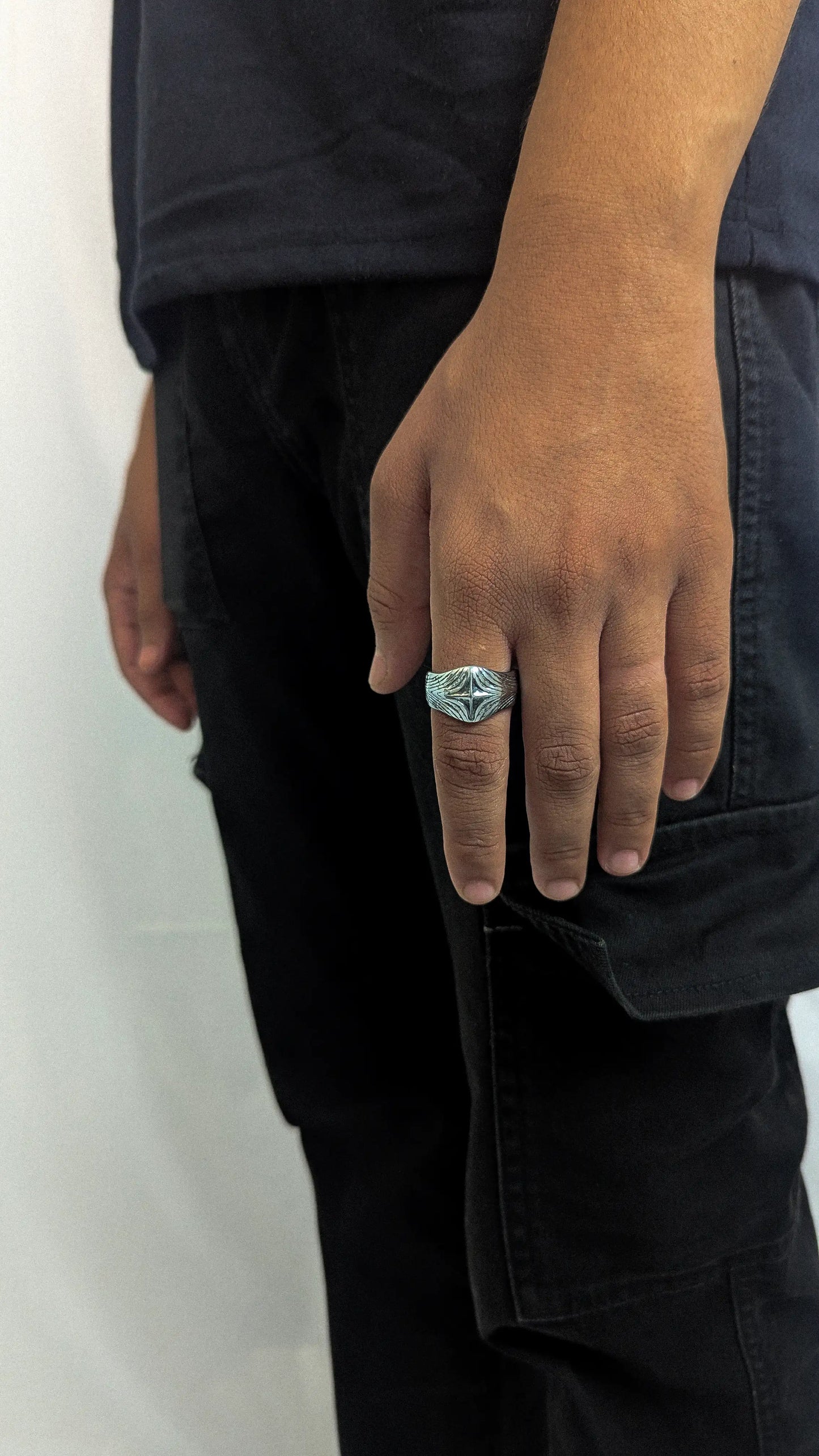 Starburst pattern ring